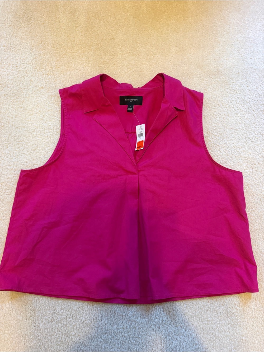 NWT Banana Republic Factory Sleeveless V-Neck Shell Top in Fuchsia